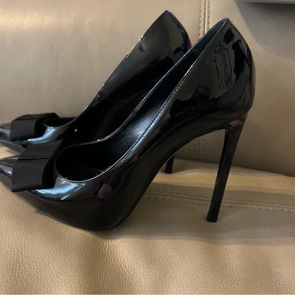 ❤️YSL Authentic Saint Laurent bow patent leather stilettos size 37 = 6 1/2. - Picture 2 of 12